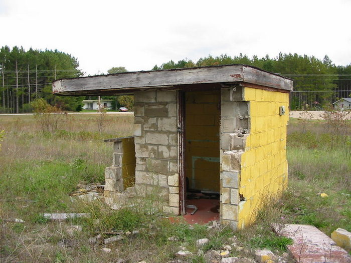 Hilltop Drive-In Theatre - September 2003 Photo